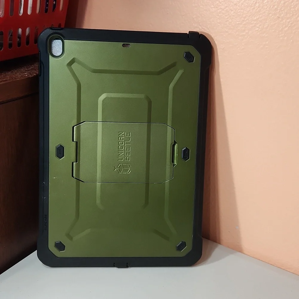 Unicorn Beetle Pro Green & Black Ipad Cover No built-in screen protector